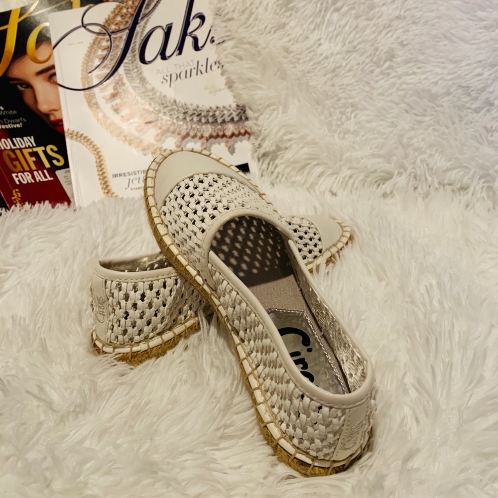 Circus by Sam Edelman- Brand New White slipper